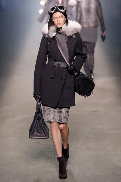 Look 4